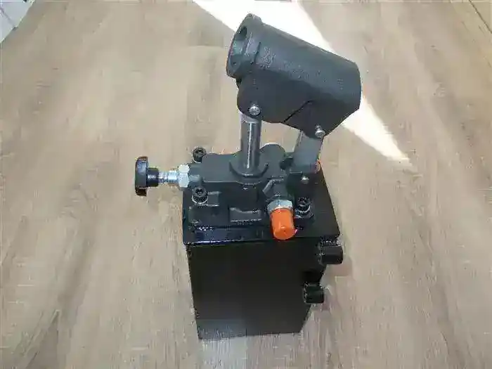 Pompa hidraulica manuala simplu efect rezervor de 3 litri
