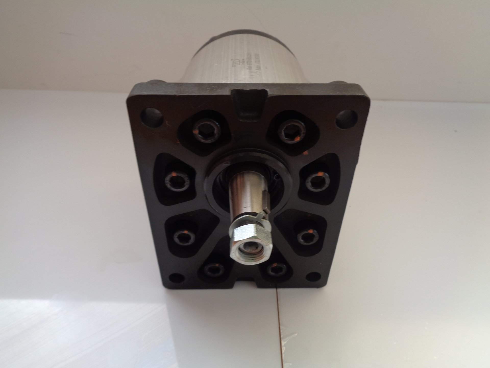 Pompa Hidraulica 60 Litri/Minut Grup 3 Dreapta - 250 Bar Fara Flansa pentu crepator