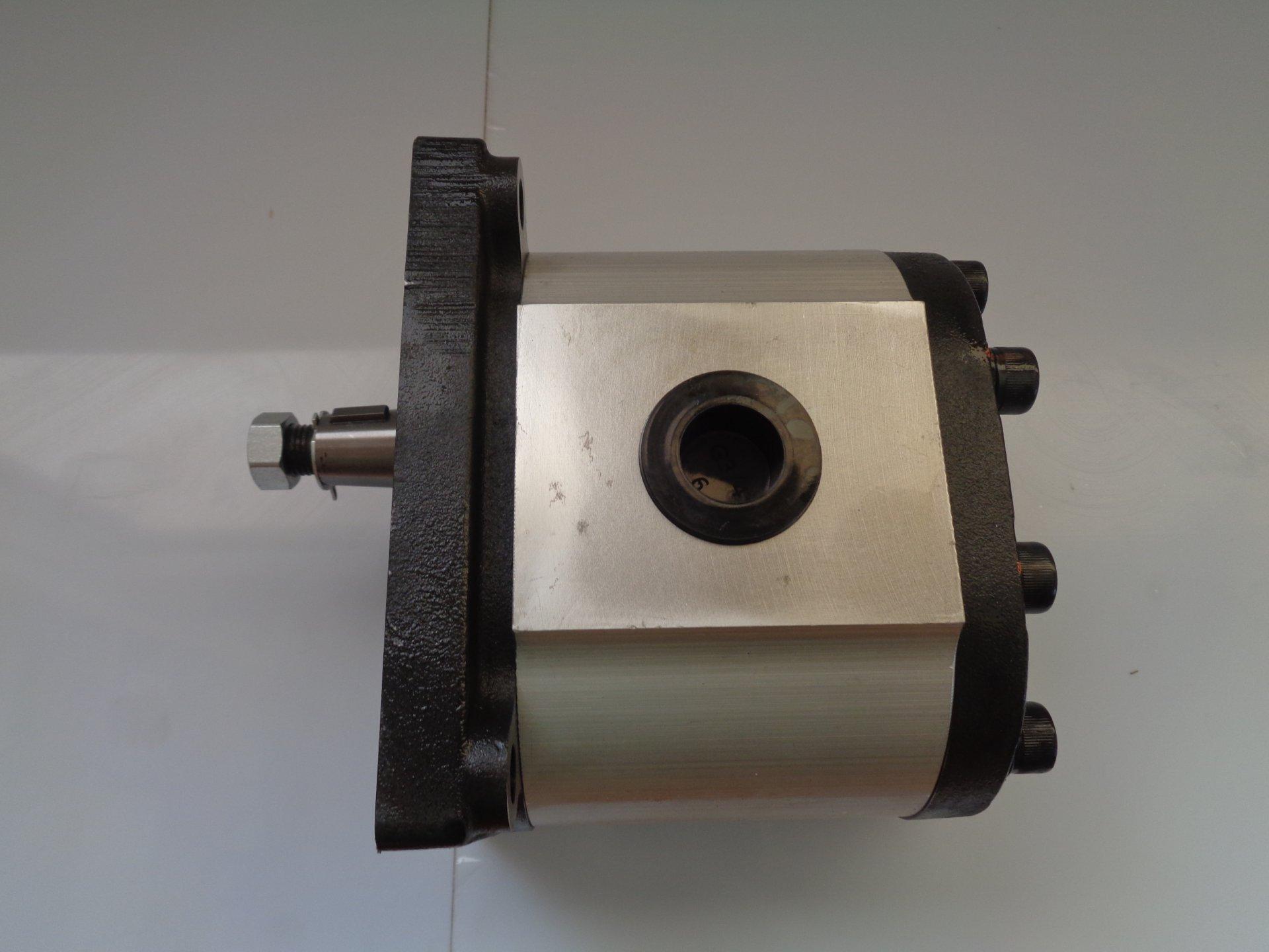 Pompa Hidraulica 60 Litri/Minut Grup 3 Dreapta - 250 Bar Fara Flansa pentu crepator