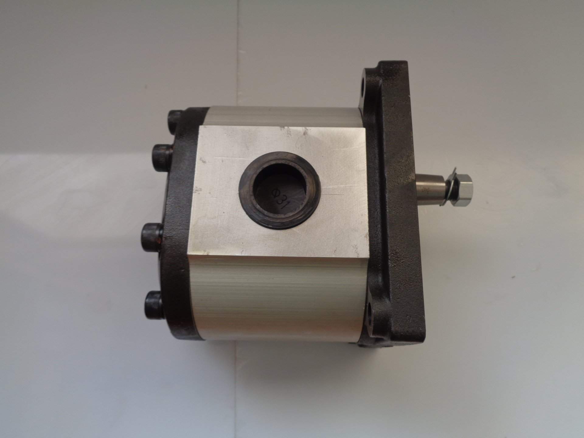 Pompa Hidraulica 60 Litri/Minut Grup 3 Dreapta - 250 Bar Fara Flansa pentu crepator