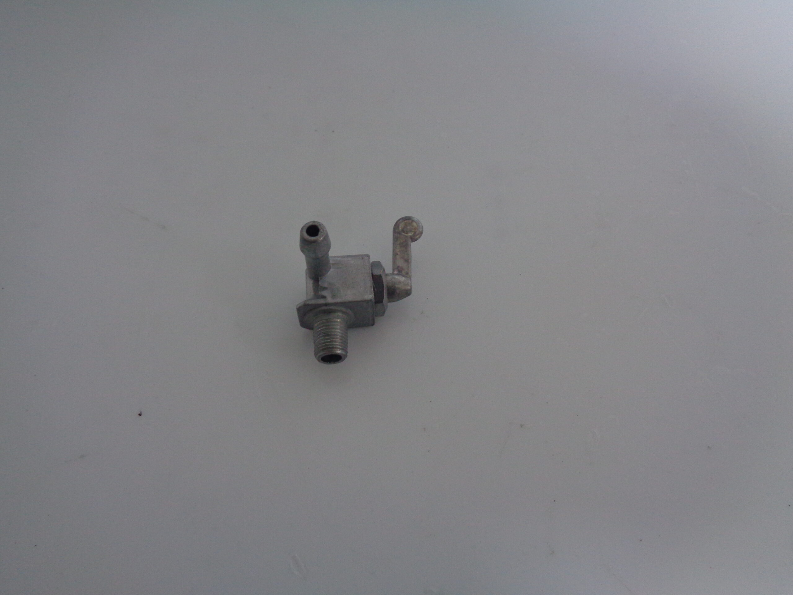 Robinet intermotor lombardini cu diametrul de 6mm filet M10X1