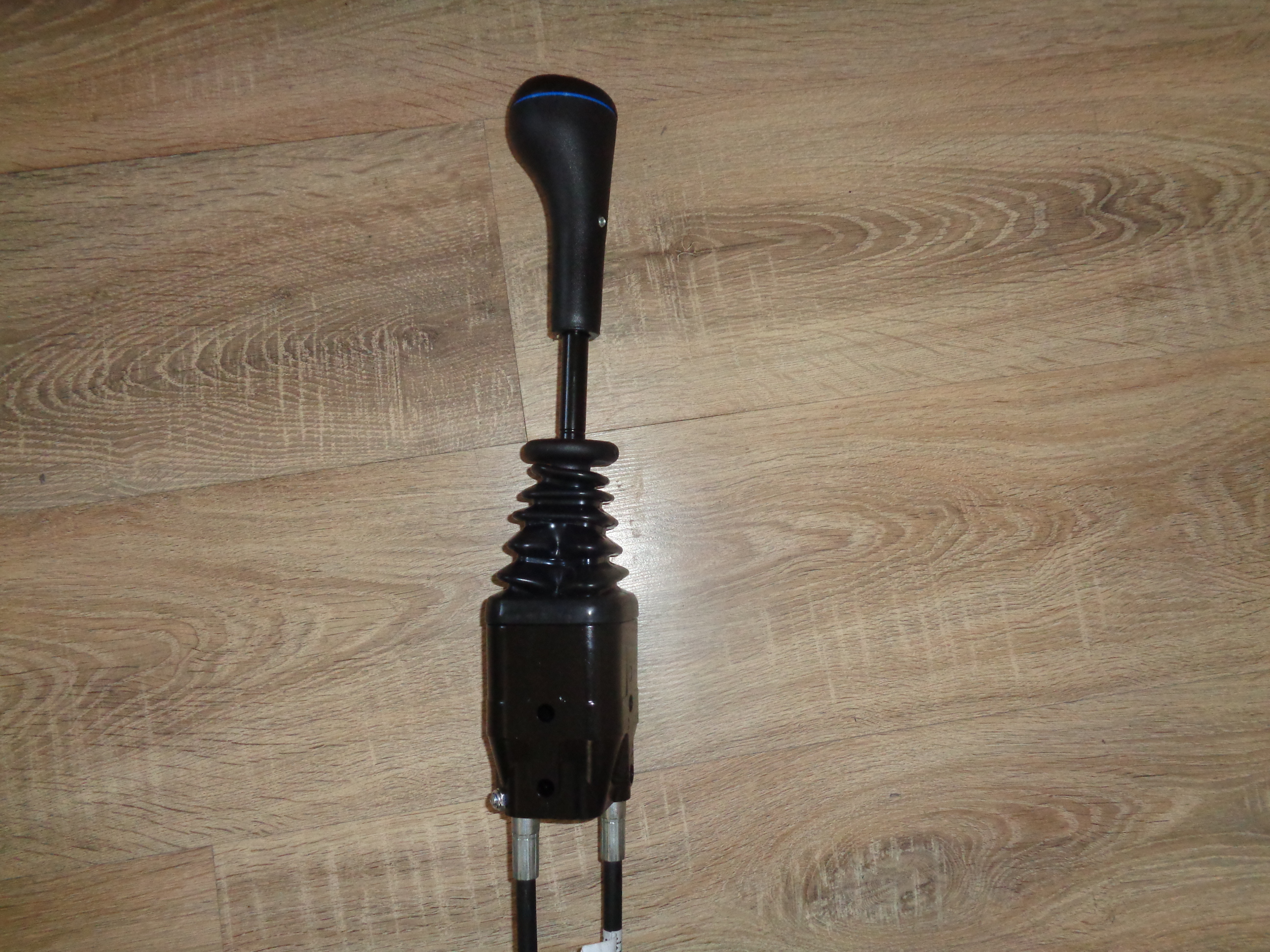 Distribuitor cu flotant pentru incarcator frontal cu cabluri de 1,5 metri 