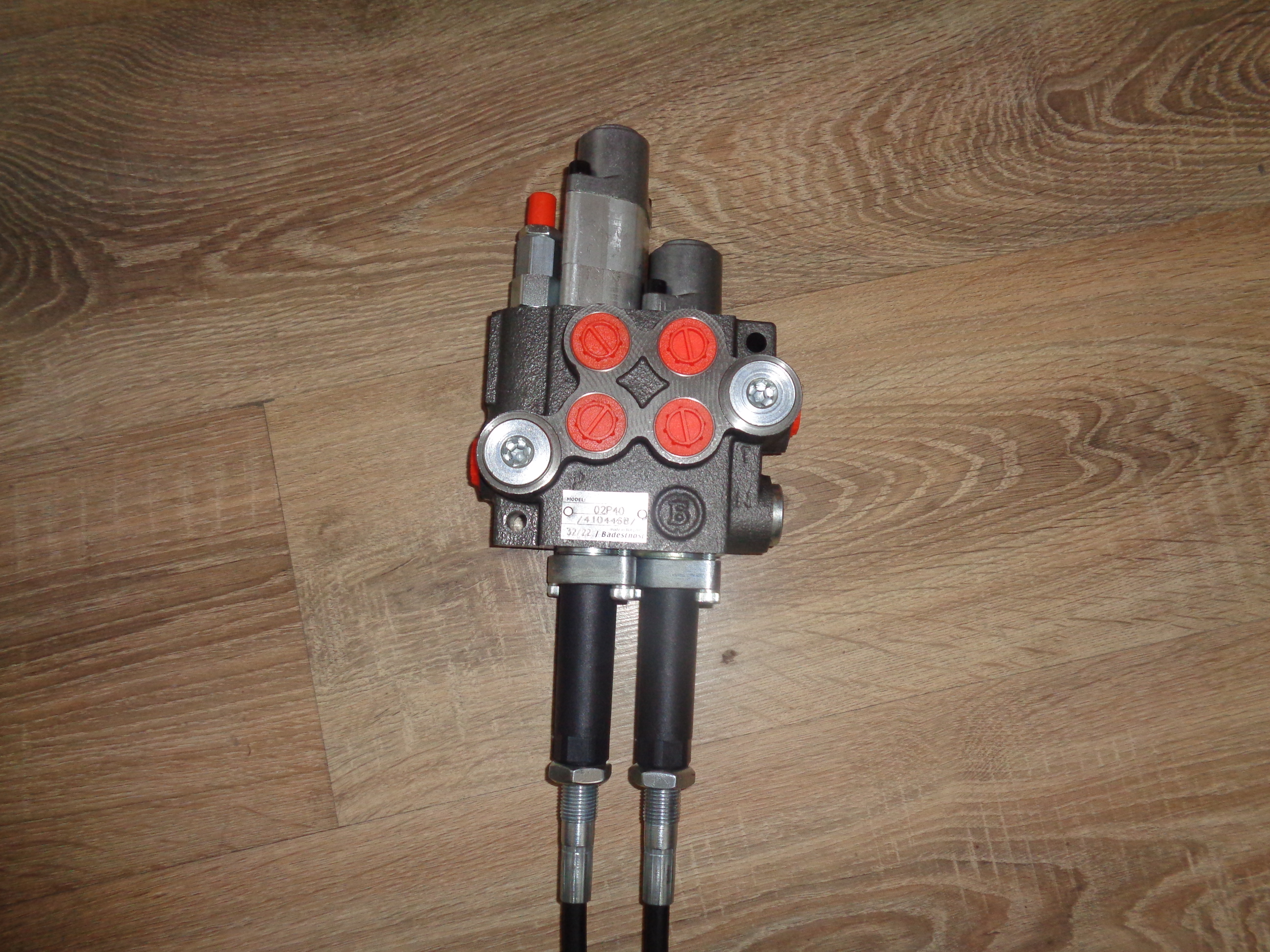 Distribuitor cu flotant pentru incarcator frontal cu cabluri de 1,5 metri 