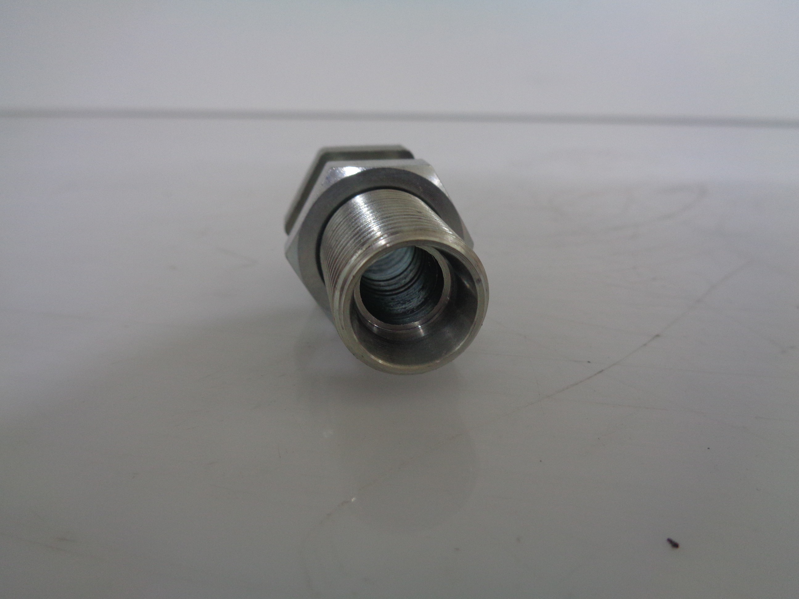 Niplu Trecere filet M18x1,5 con 24° pentru teava de 12 mm