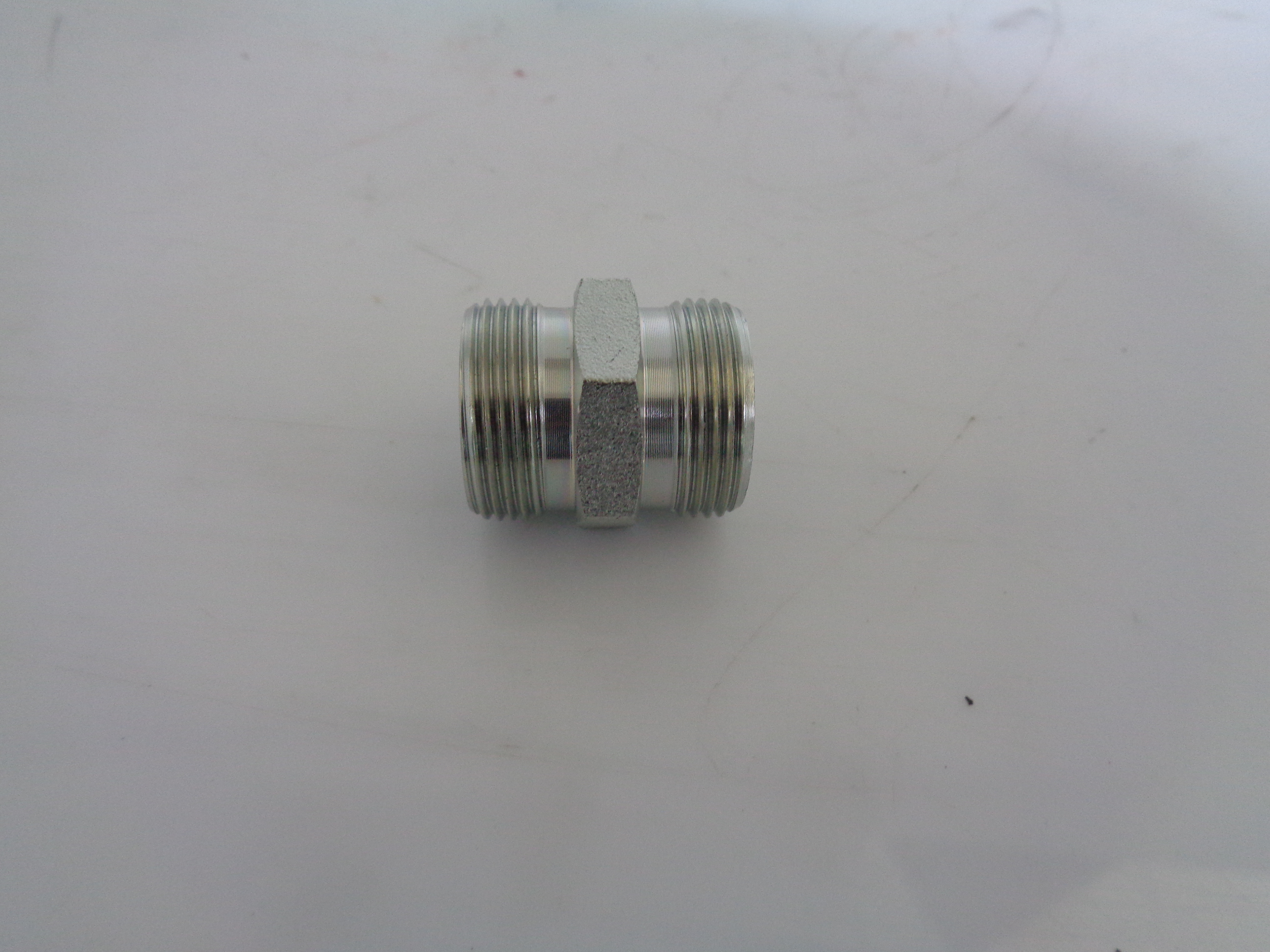 Niplu unire DIN M26x1,5 - M26 x 1,5 con 24° L18