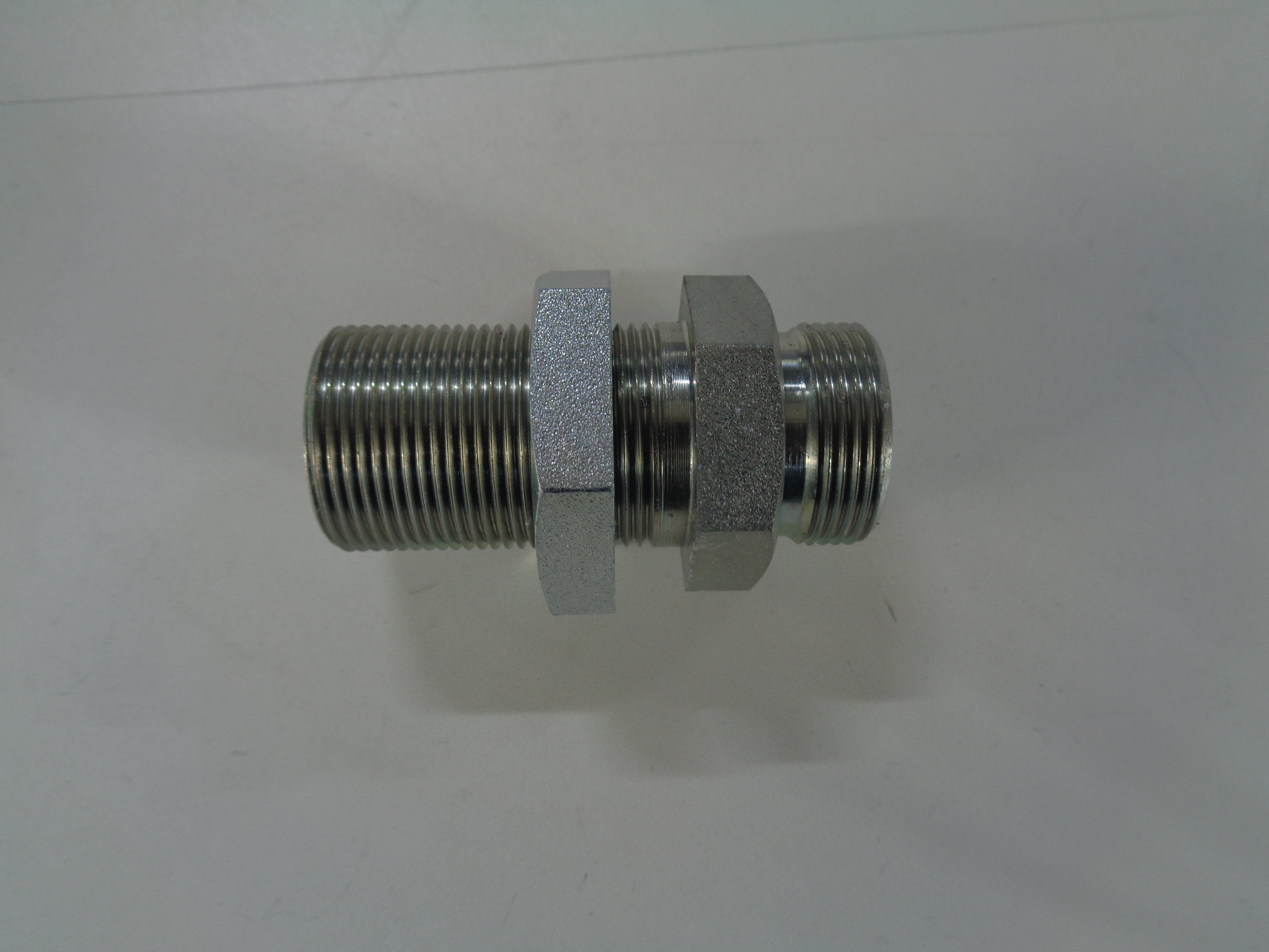 Niplu Trecere filet M26x1,5 con 24° pentru teava de 18 mm