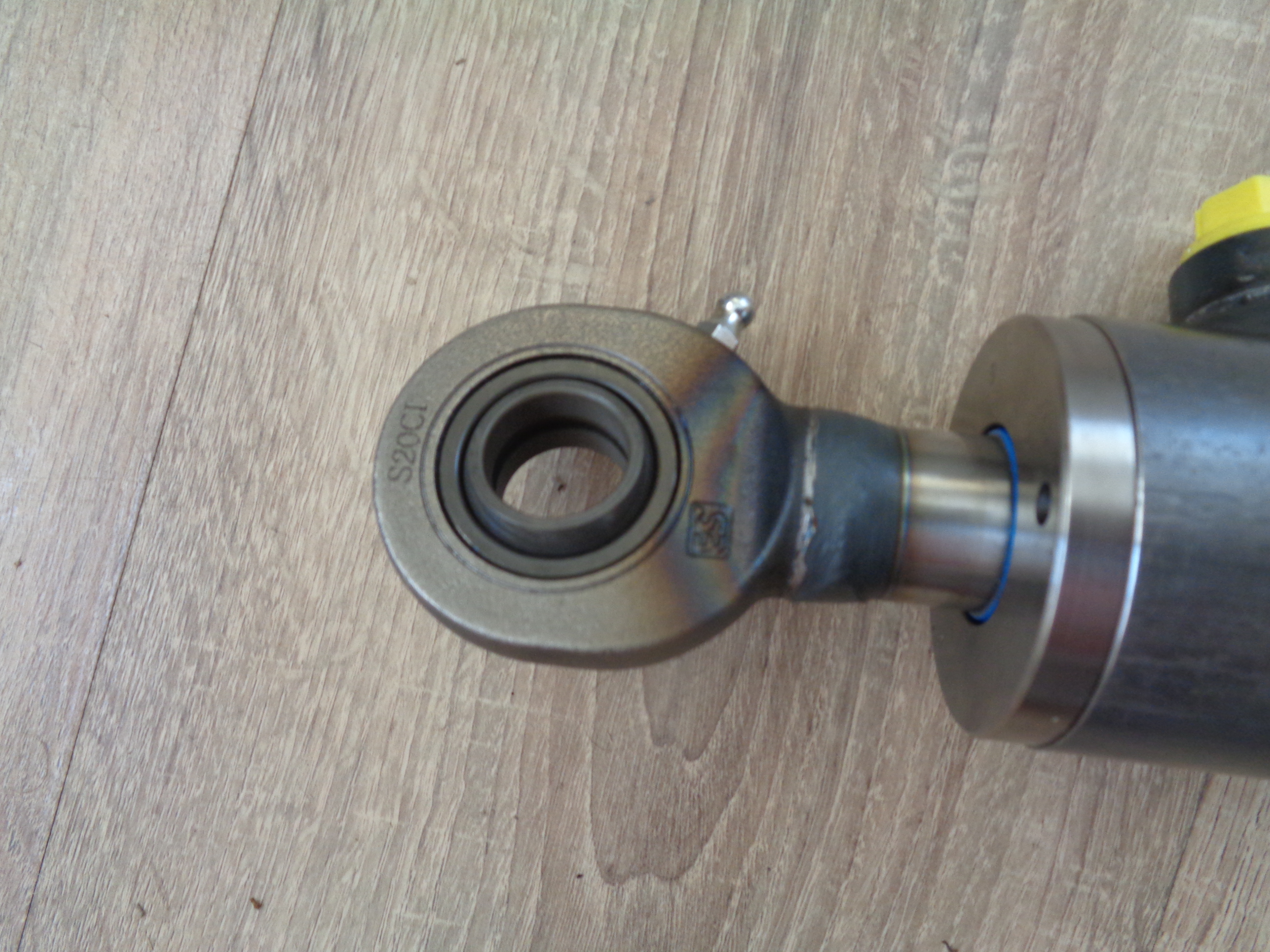 Cilindru hidraulic sudat 50-25-250 directie tractor made in italia