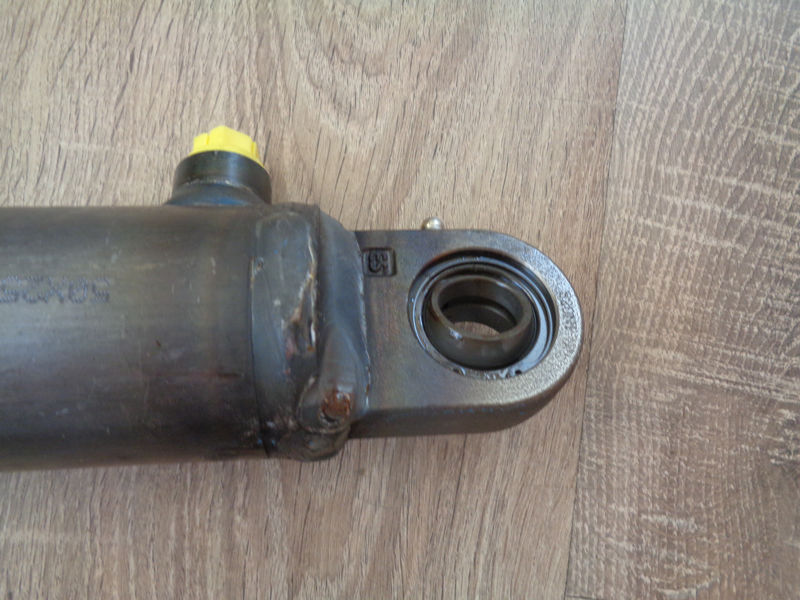 Cilindru hidraulic sudat 50-25-250 directie tractor made in italia