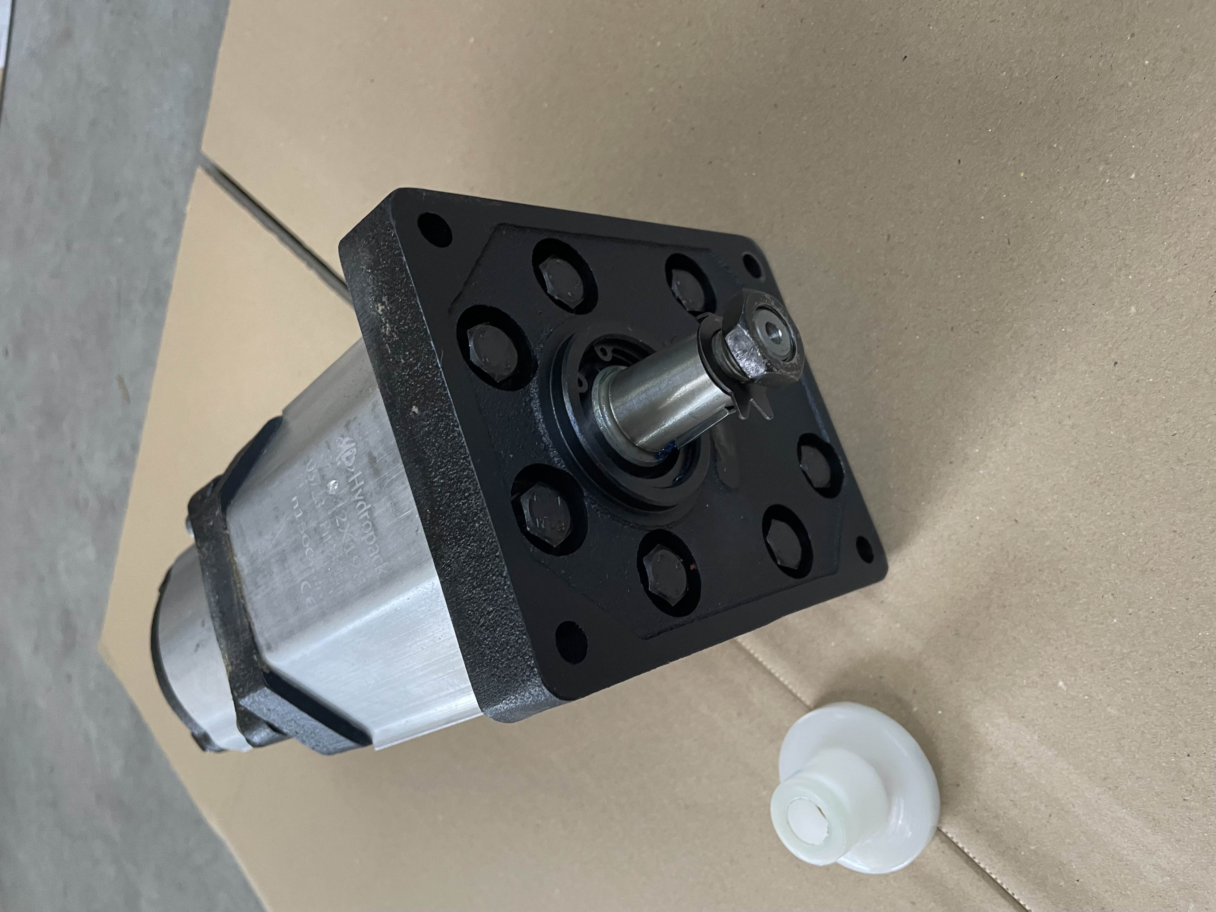 Pompa hidraulica dubla grupul 3 de 46 cc si grupul 2 16 cc sens rotatie dreapta 46/16 cc